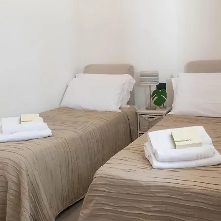 Porto Corallo Seafront Daire *