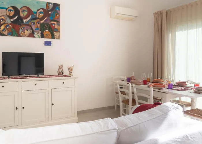 Porto Corallo Seafront Daire